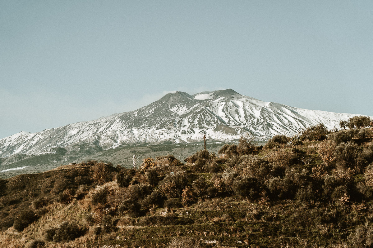 foto vista del vulcano etna in sicilia